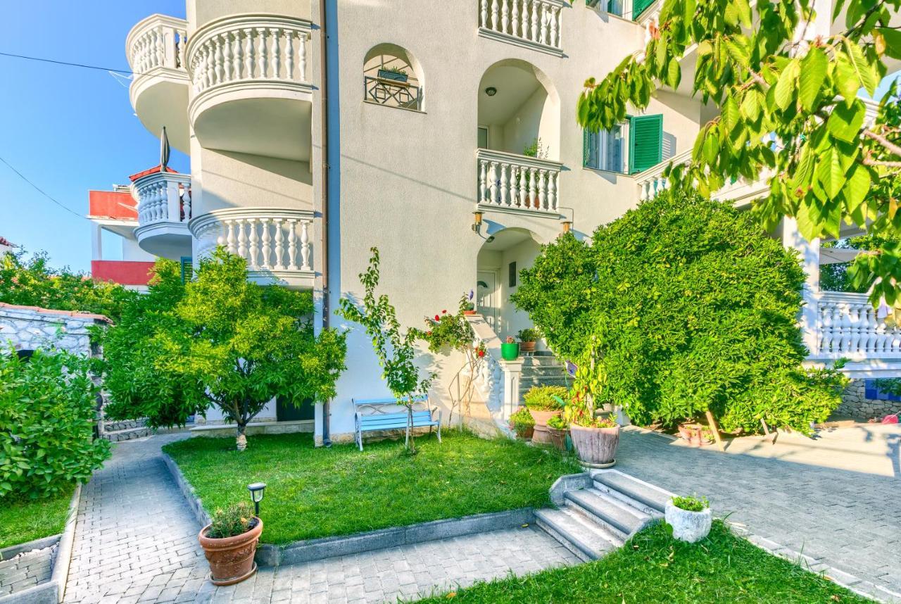 Apartmani Vukicevic Vodice Exterior foto